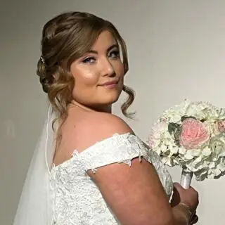 Beautiful Demmi married yesterday at @quendonhall she really was an amazing bride who stayed strong even through some adversity on her wedding day 💕Hair by @debbieroastweddinghair . Make up by me. 
#bridalmakeup #bridalmakeupartist #bridalmua #weddingmakeup #weddingmakeupartist #weddingmua #essexwedding #essexbride #quendonhall #quendonhallweddings #essexweddingmakeup #essexweddingmakeupartist #essexweddingmua