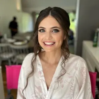Beautiful Danielle married at @captainswoodbarn on Saturday. Hair by @makeupbysianuk . Make up by me 💕. I first met Danielle in 2019 so 3 dates and a little baby later she finally had her special day! 
#makeupbystephaniep #bridalmakeup #bridalmakeupartist #bridalmua #weddingmakeup #weddingmakeupartist #weddingmua #essexwedding #essexweddingmakeup #essexweddingmakeupartist #essexweddingmua #softglam #softglambride #blush #pinkmakeup